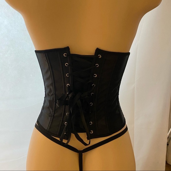Corset - Picture 3 of 9